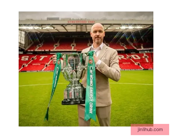 但是他有俩冠军范巴斯滕怒批滕哈格眼光太差引援尽是二流球员操作